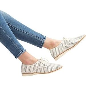 Chelsea Crew Woody Oxfords White Tan Perforated Leather Flats 6 NWOT